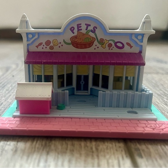 VINTAGE 1993 POLLY POCKET BLUEBIRD PET SHOP HOUSE POLLYVILLE PLAYSET - Picture 2 of 9